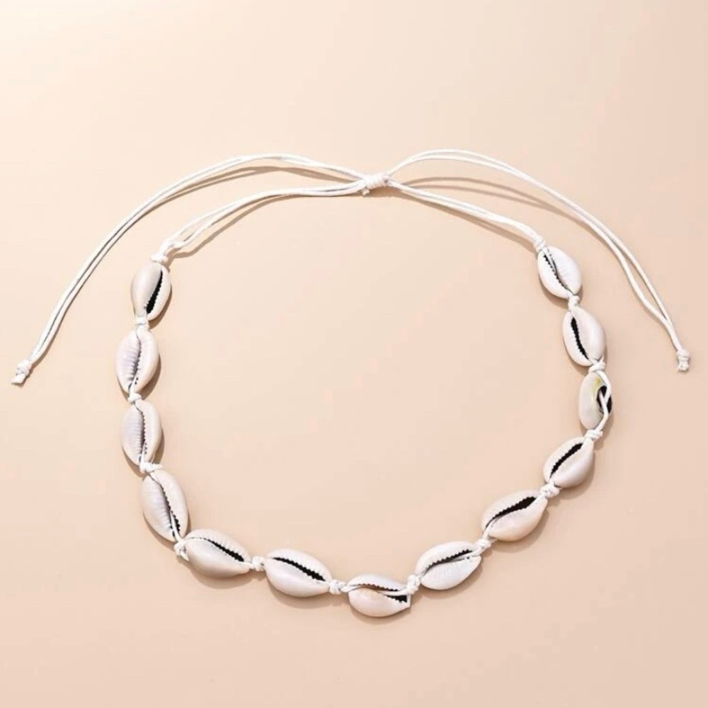 Shell decor necklace - Picture 2 of 3